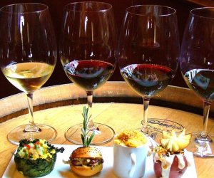 Maridajes de vinos blancos y tintos según el tipo de comida